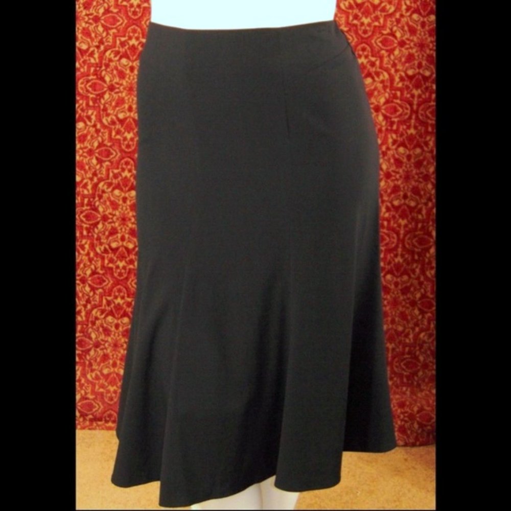 SKIRTOLOGY black polyester blend flare skirt 8✨